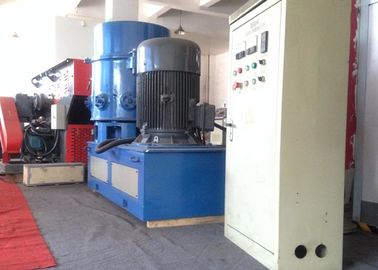 Einfache Operation gab Plastik-Agglomerator-Maschine 150L 150kg/H 1700*850*1500mm aus